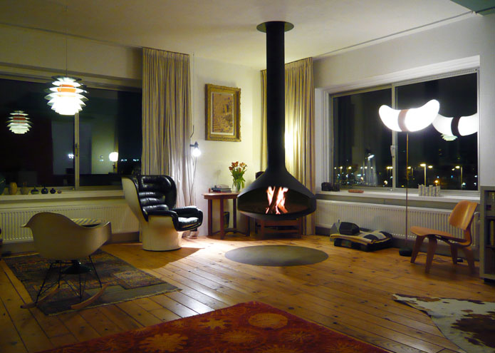 Living area with revolving fire place - photo 10