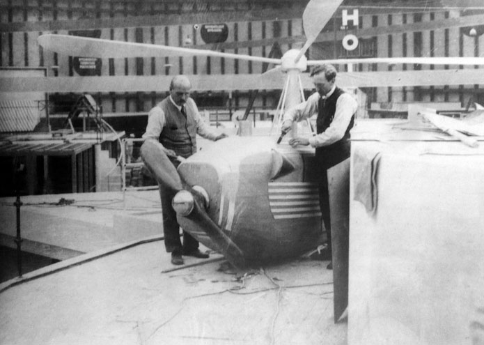 Wooden model of the autogyro<br/>being prepared on the roof - photo 5